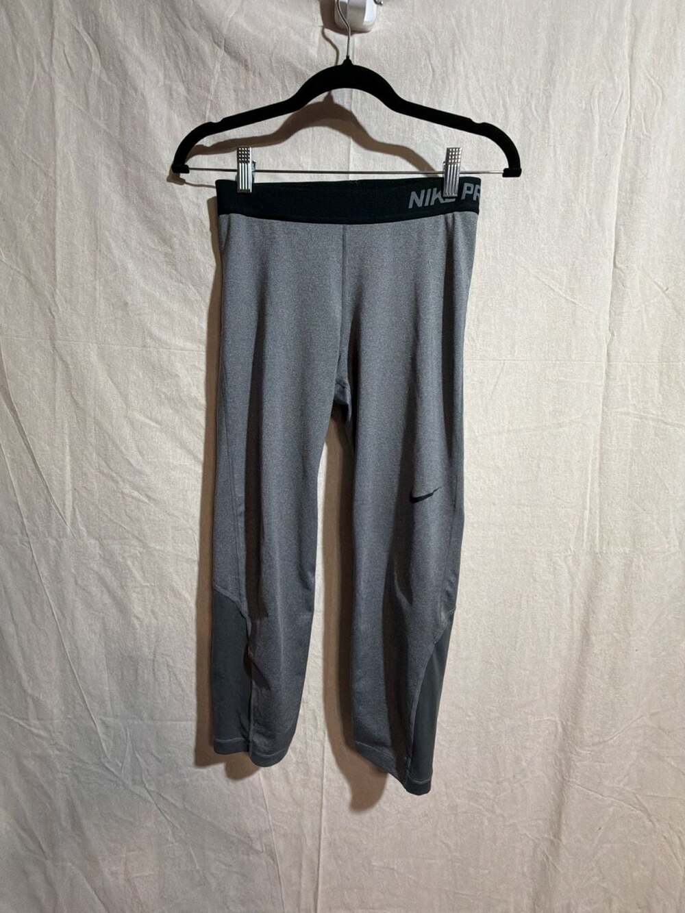 Nike Pro Dri-FIT Women's Compression Training Capri Leggings Gray